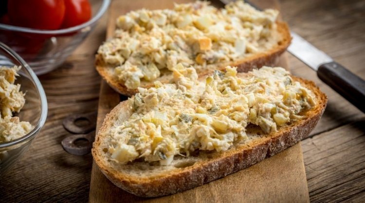 Przepyszna pasta z makreli i jajek według przepisu Jakub Kuronia