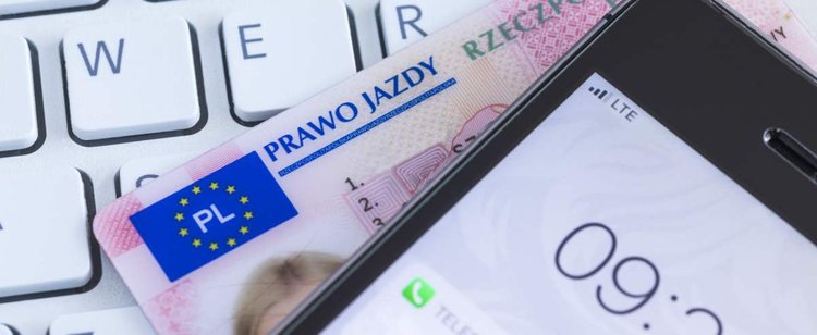 Prawo jazdy w telefonie zamiast w portfelu. Jest konkretna data, rewolucja jeszcze w tym roku