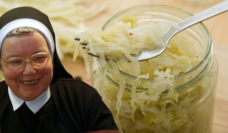 Siostra Anastazja zdradziła, jak kisi kapustę. Ma pewność, że zawsze wyjdzie doskonała
