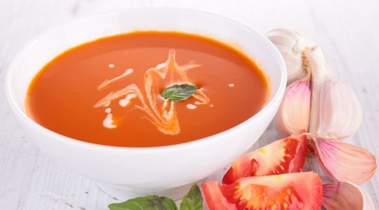 Zupa pomidorowa z mlekiem kokosowym - klasyka w orientalnym wydaniu