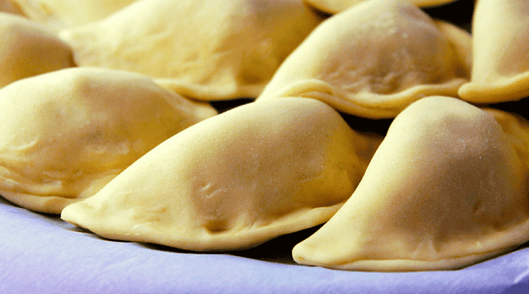 Kruche, niesamowite smakowite ciasto na pierogi na kefirze