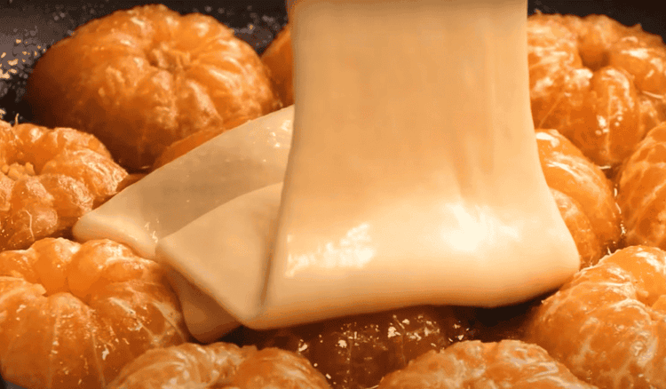 Proste ciasto z patelni zrobisz w 30 minut. W roli głównej zimowy owoc