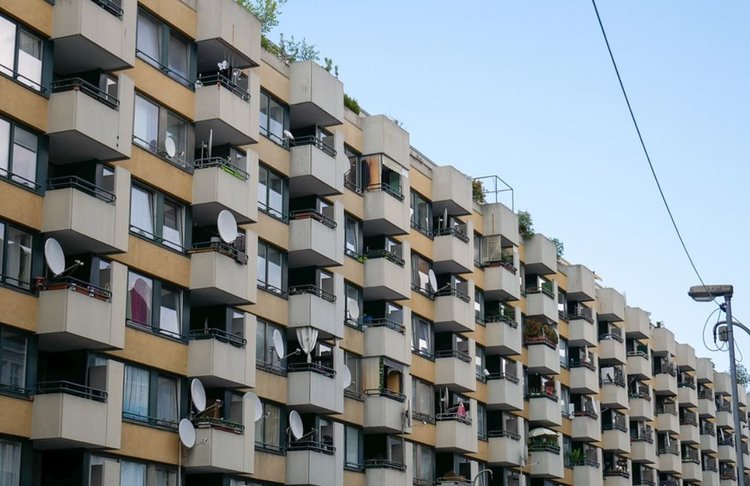 Rząd chce walczyć z patodeweloperką w Polsce. Zacznie od balkonów