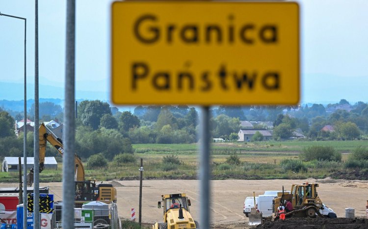 Białoruskie media atakują Polskę za zamknięcie przejścia granicznego. Piszą o "wojskowej juncie"