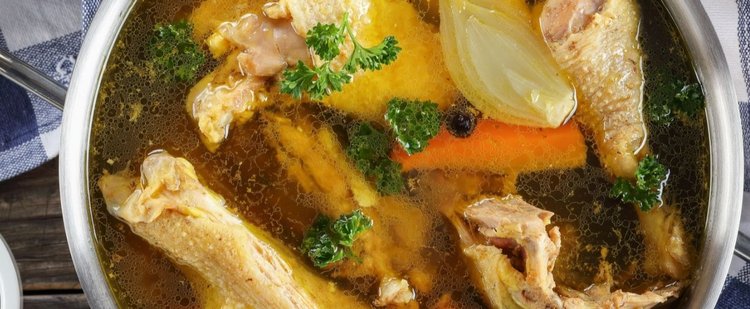Dlaczego warto dodać do rosołu curry?