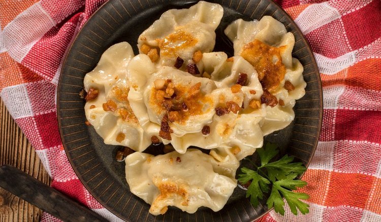 Najlepsze sezonowe pierogi z bobem i boczkiem. Duet idealny