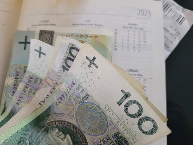 Jakie będą zmiany w 800 plus od nowego roku? Ekspert stawia sprawę jasno