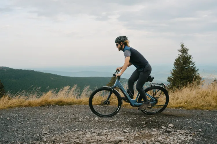 Sprzedaż e-bike'ów w Polsce rośnie o ponad 40% - dane ROMET i Polskiego Stowarzyszenia Rowerowego