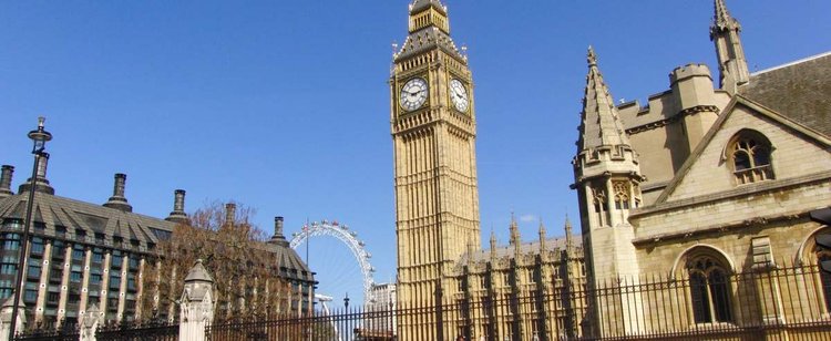 W Londynie mówią o utracie kontroli, kolejne kraje zawieszają ruch. W poniedziałek możliwa decyzja Polski