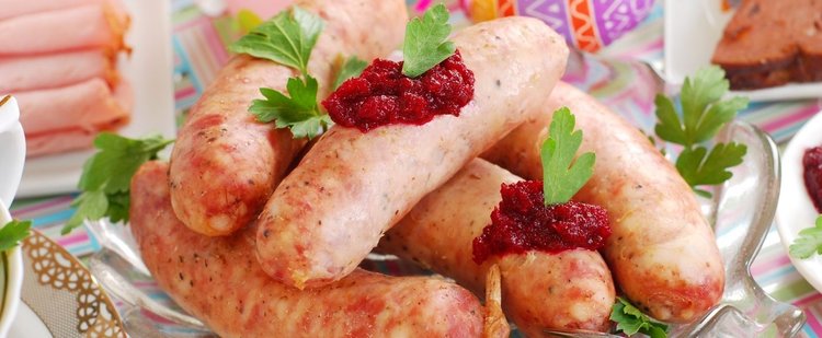 Prosty sposób na ugotowanie białej kiełbasy bez pękania