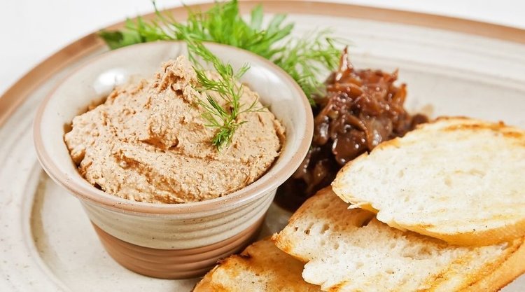 Pyszna pasta na kanapki z mięsa po rosole