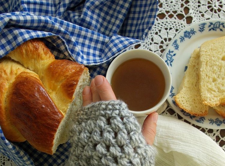 Jak upiec idealne ciasto drożdżowe? Mamy najlepszy przepis