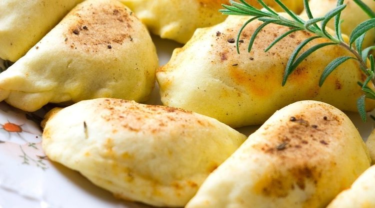 Wyborne pieczone pierogi z farszem z pieczarek i żółtego sera