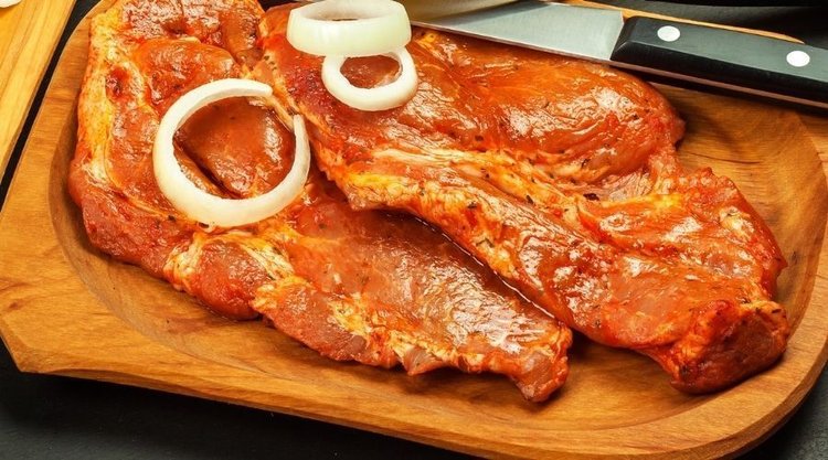   Najprostsza marynata do karkówki na grilla. Mięso będzie soczyste jak marzenie