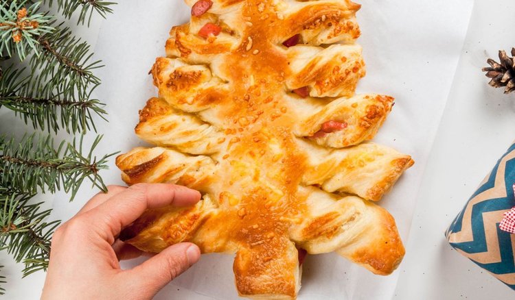 Postna choinka z ciasta francuskiego była ozdobą zeszłorocznej Wigilii. Zrobiłem ją w kwadrans