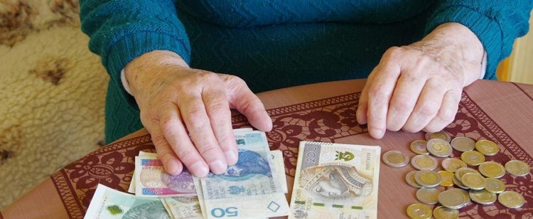 Kiedy wypłaty trzynastek i czternastek? Emeryci mają na co czekać