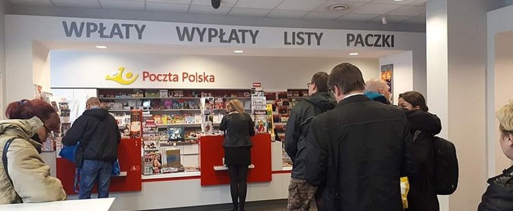 Paczkę na poczcie odbierzesz bez kolejki. Jest konkretny sposób