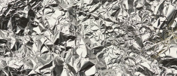 Jaka strona folii aluminiowej nadaje się do pieczenia? Warto wiedzieć przed świętami