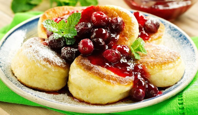 Obłędne racuchy z sera rodem z lat 70. Przepis ze starego „Poradnika gospodyni”