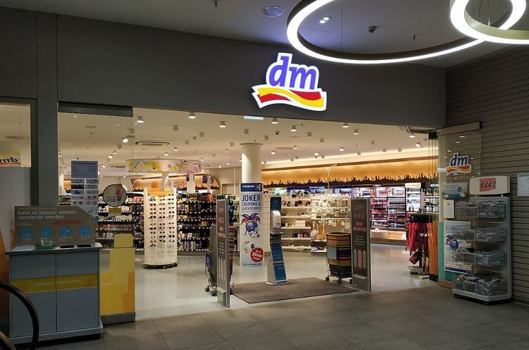 Drogerie dm zmniejszają limit do darmowej dostawy. Skorzystają kliencie z całej Polski