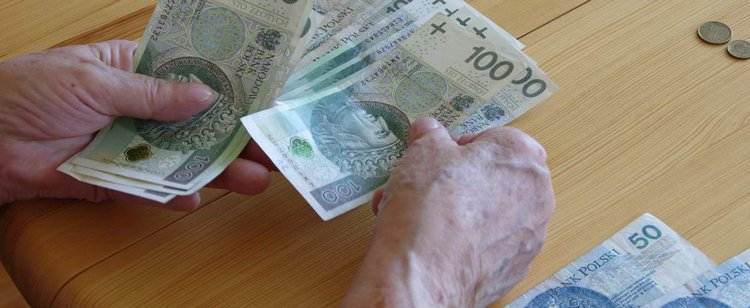 Aż o 40 proc. wyższe emerytury, parlament zadecydował. Czy taka podwyżka powinna być też w Polsce?