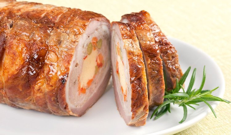 Żadne kotlety, żadna patelnia. Z mielonego mięsa przygotujesz soczystą roladę. Rodzina Ci podziękuje