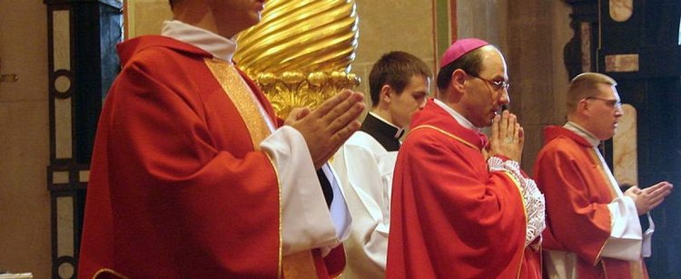 Prymas Polski mocno zdziwiony. Nie zapytali go, czy wyraża zgodę na zamknięcie cmentarzy