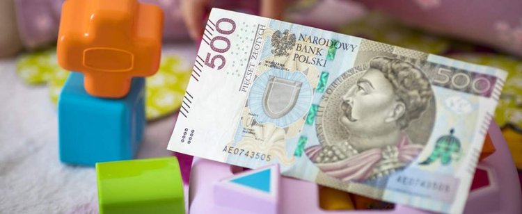 Kluczowa zmiana w programie 500 plus. Wyjaśniamy, jak utrzymać świadczenie