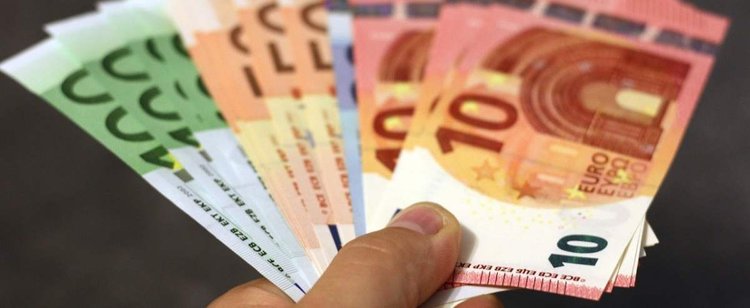 Zadatek a zaliczka – czym się różnią i kiedy stosować?