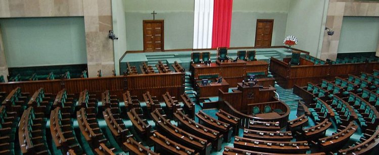 Sondaż poparcia niemiłą niespodzianką dla PiS. Partia ma ogromny problem