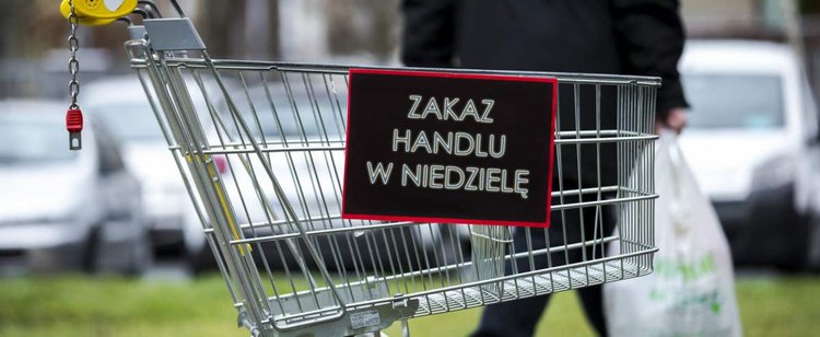 Zakaz handlu obowiązuje. Ale część sklepów się wyłamała