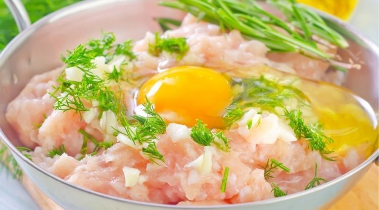 Nietypowe, soczyste i konkretne mielone z ogórkiem kiszonym