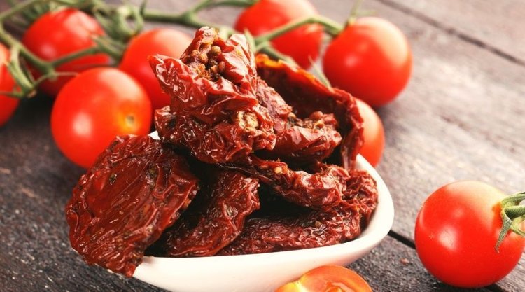 Niezwykła pasta z suszonych pomidorów. Doskonały dodatek do kanapek