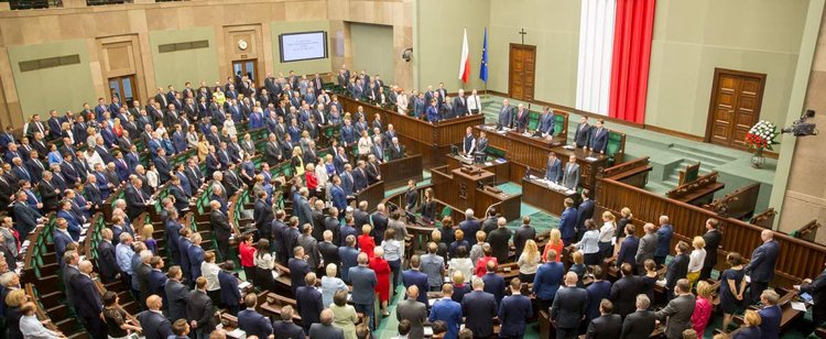 Sejm w nocy przyjął nową ustawę. Wysokie kary m.in za brak maseczki. Teraz już nikt się nie wywinie