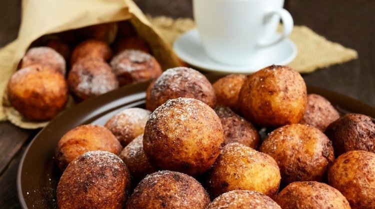 Ekspresowe pączki w 5 minut. Szybka słodka przekąska za grosze