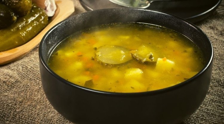 Prosta zupa ogórkowa w klasycznym wydaniu