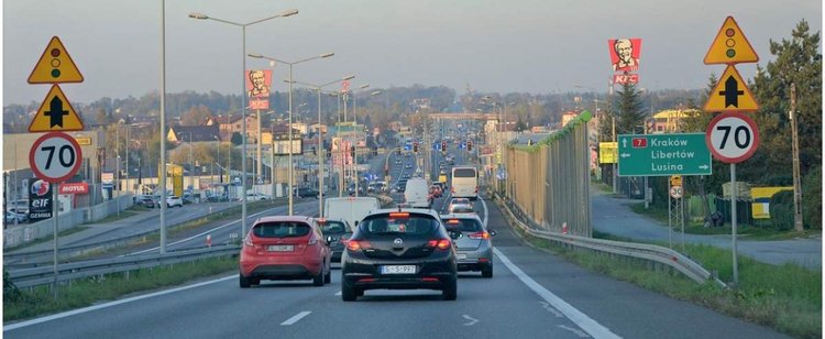 Nadchodzi bardzo istotna zmiana w przepisach drogowych. Popularny sposób jazdy będzie karany