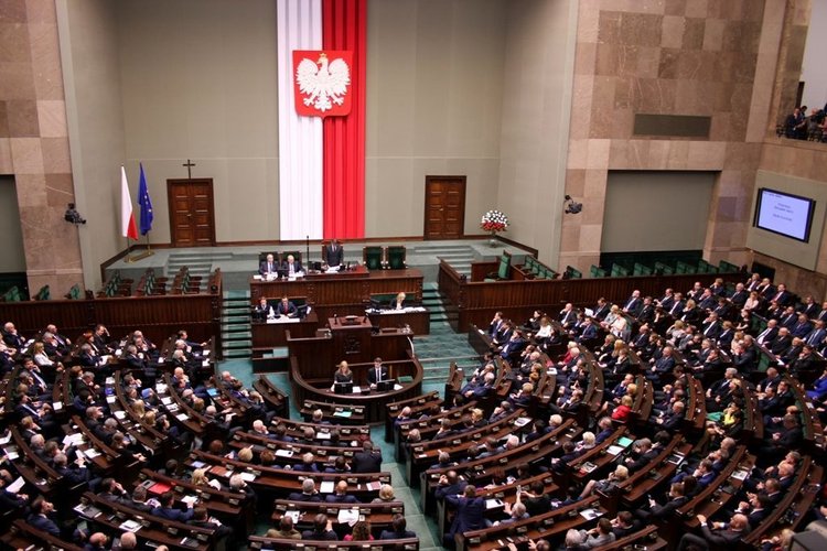 NIK kontroluje zarobki posłów. Kwoty w wielu przypadkach się nie zgadzają