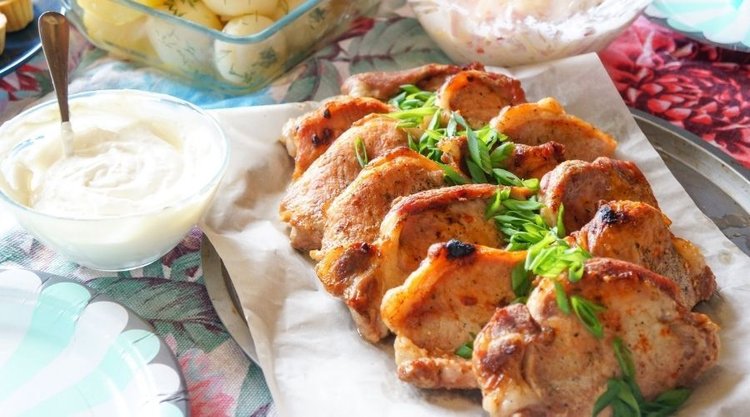 Idealnie soczysty schab pieczony w plastrach. Sekretem smaku jest marynata