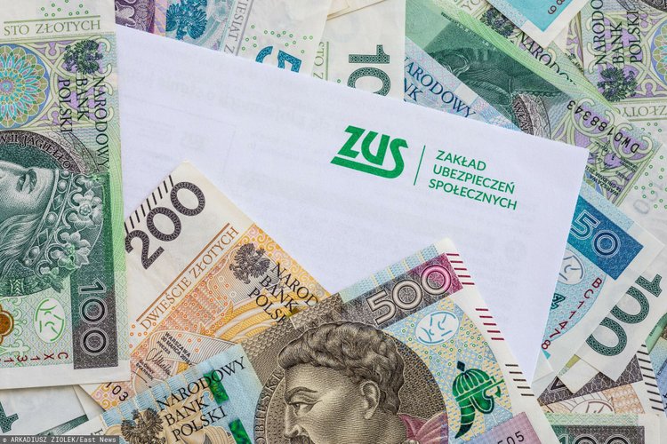 ZUS wypłaca pieniądze ze świadczenia Dobry Start. Rozdane już 120 mln zł