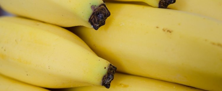 Czy należy usuwać końcówkę banana?