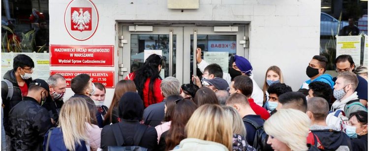 Cudzoziemcy będą mogli podjąć pracę w Polsce bez zezwolenia? Nowe przepisy mają ratować kraj