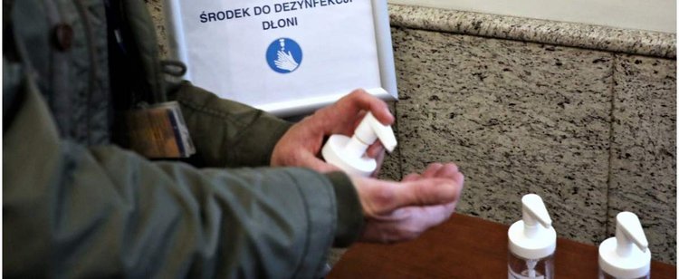 W oparach absurdu. Za płyn do dezynfekcji trzeba uiścić opłatę emisyjną