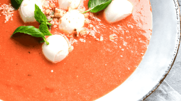 Zupa pomidorowa z mozzarellą 