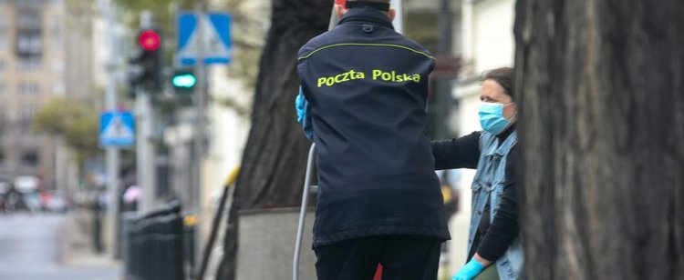 Emerytura ze zmianami w wypłatach. ZUS ma zrezygnować z listonoszy