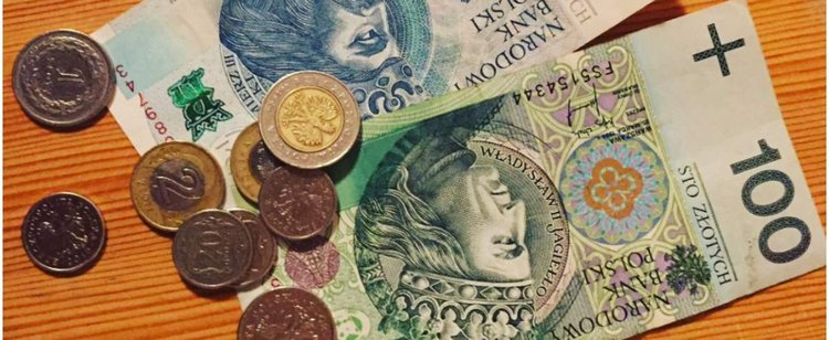 W 2021 r. wielu Polaków może liczyć na dużo wyższy dodatek do pensji. Wszystko zależy od godzin pracy