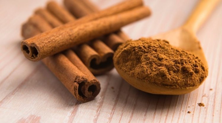 Jak naturalne przyprawy mogą pomoc w utrzymaniu pięknego zapachu w domu?