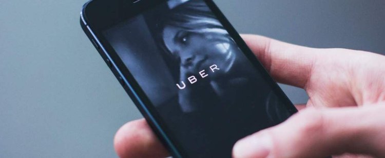 Uber dalej może zatrudniać bez umowy. Jest wyrok sądu