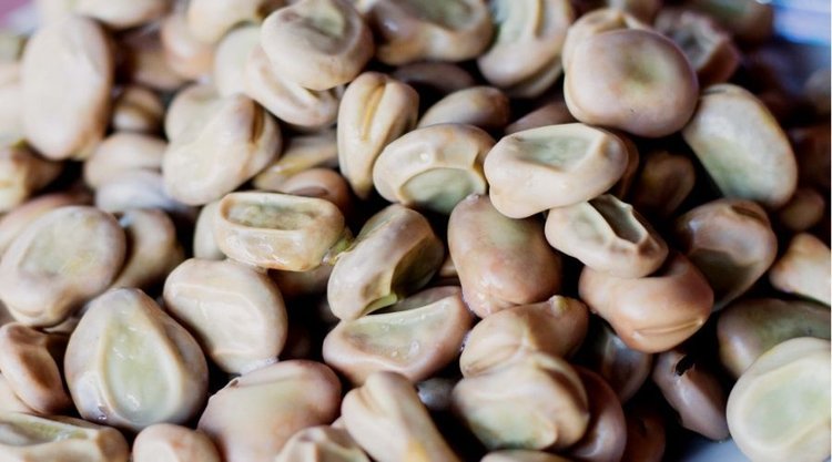 Co można zrobić ze skórek z bobu?
