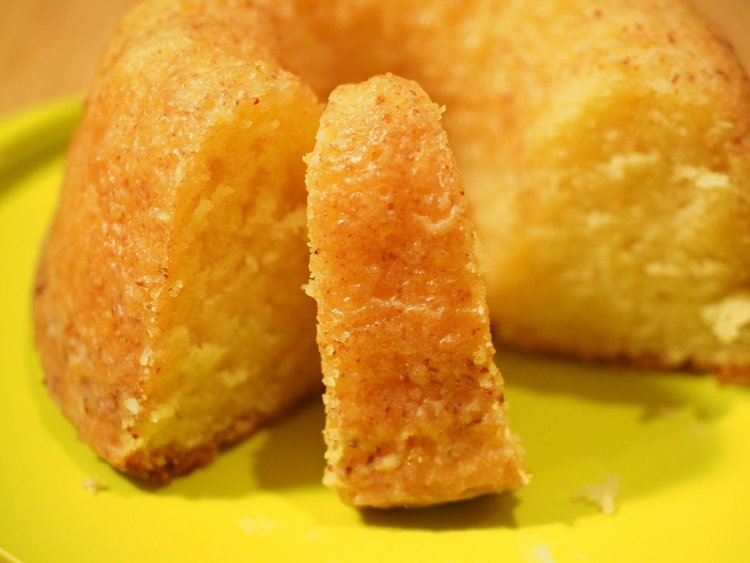 Babka cytrynowa z malinowym lukrem, deser nie tylko na Wielkanoc